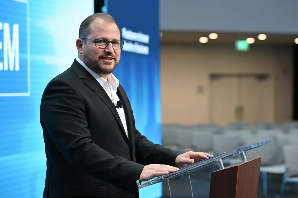 Qualcomm, Cristiano Amon, AI wearables, smartphones, Snapdragon Summit, 6G, Qualcomm AI Wearables Will Complement Smartphones